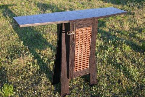Straw Walker Presentation Table