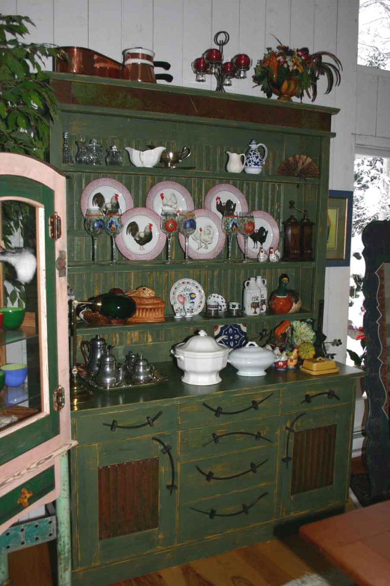 #0738 Riverhouse Cupboard