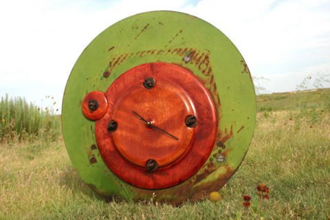 Wingnut Buckle-Down Clock