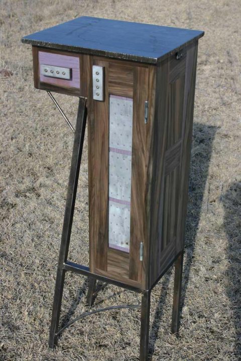 Derrick Stand