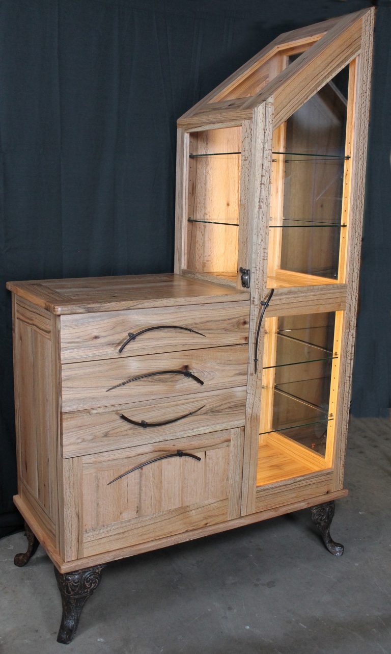 # 2611 Bussard Display Cabinet